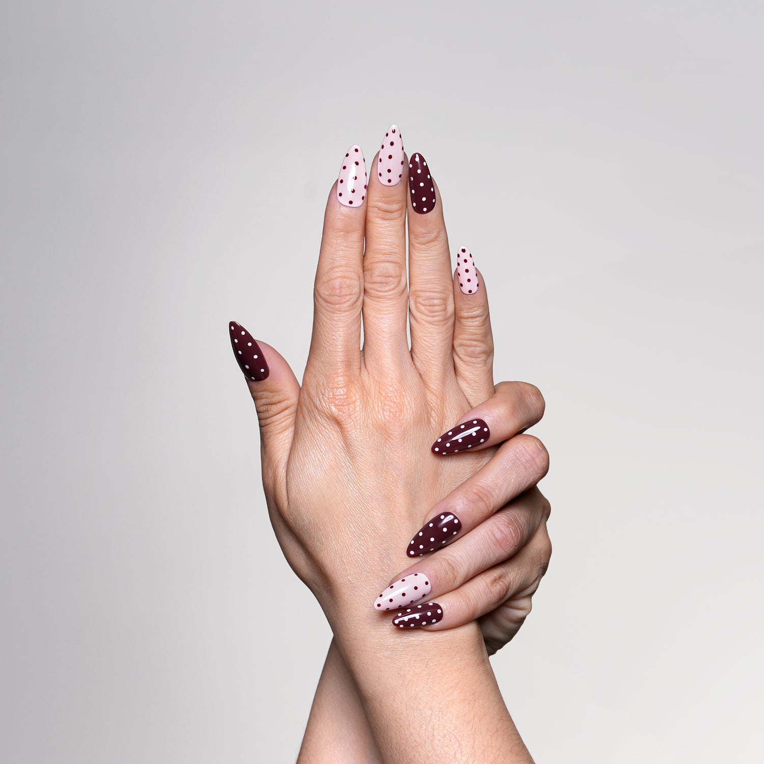 Hand model showcasing 3H Nails Luxury Handmade Press-on Nails in Cocoa Blush with a glossy finish on natural nails.