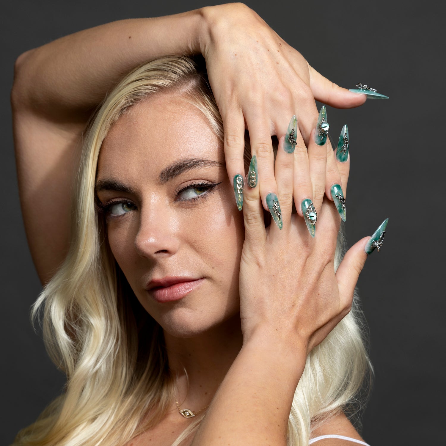 3H Luxury Handmade Press-on Nails - Emerald Elegance - 3H Nails