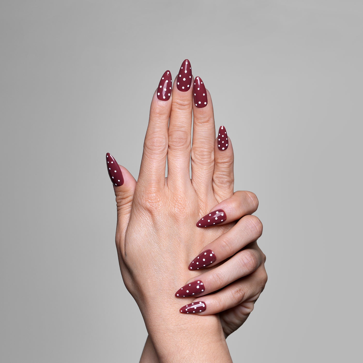 Hand model showing 3H Nails Luxury Handmade Press-on Nails in Latte Dots design on natural nails.